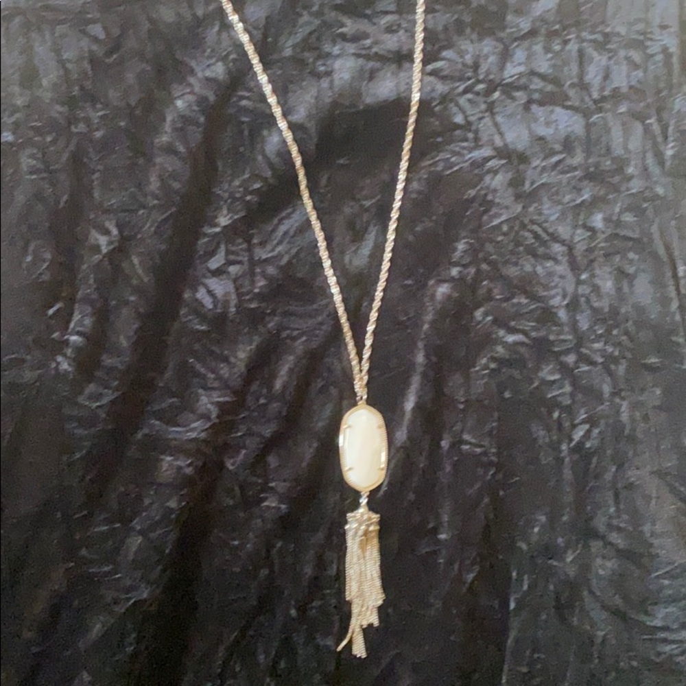 Kendra Scott necklace